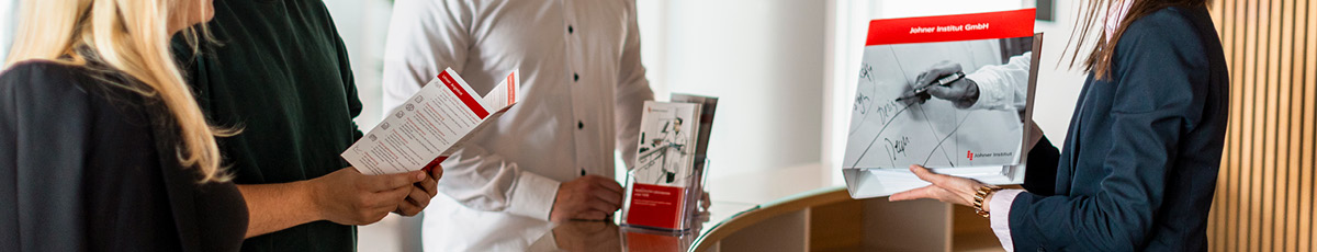 Angebotsvorstellung anhand von Flyern